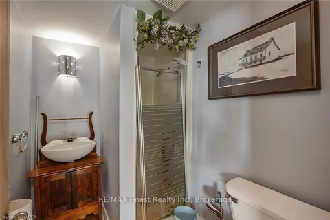 159 MONTREAL St, Kingston, ON K7K 3G2