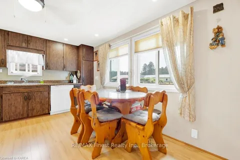 35 JOHN St, Addington Highlands, ON K0H 1P0