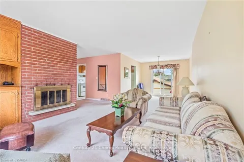 772 HILLSIDE Dr, Kingston, ON K7M 5Y7