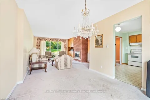 772 HILLSIDE Dr, Kingston, ON K7M 5Y7