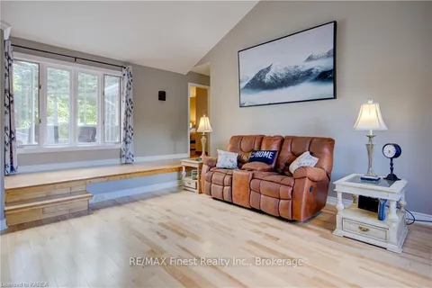 5525 RIDEAU Rd, South Frontenac, ON K0H 2N0