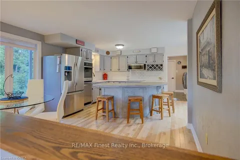 5525 RIDEAU Rd, South Frontenac, ON K0H 2N0