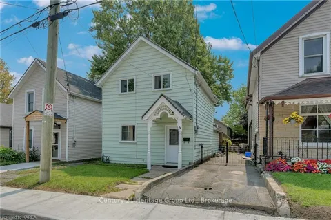 6 PINE St, Kingston, ON K7K 1W1