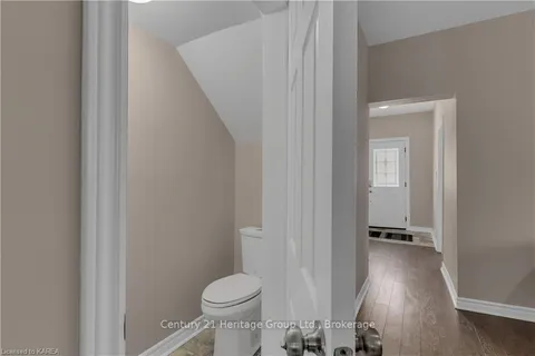 6 PINE St, Kingston, ON K7K 1W1