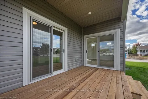 136 MCDONOUGH Cres, Loyalist, ON K7N 0B3