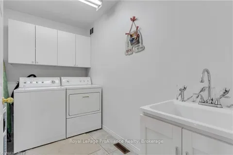 1030 GREENWOOD PARK Dr, Kingston, ON K7K 7C7