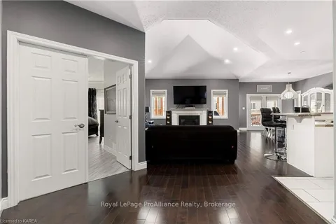 868 ROSHAN Dr, Kingston, ON K7P 0B2