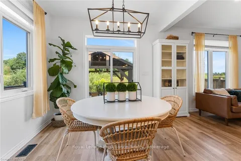 1364 OTTAWA St, Kingston, ON K7P 0C2