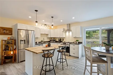 214 HINCHINBROOKE Rd, South Frontenac, ON K0H 1N0