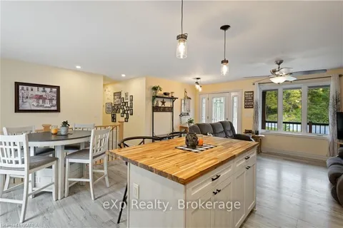 214 HINCHINBROOKE Rd, South Frontenac, ON K0H 1N0