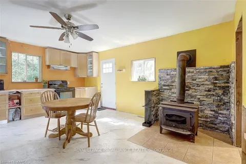 946 SAND BAY Rd, Leeds and the Thousand Islands, ON K0E 1L0