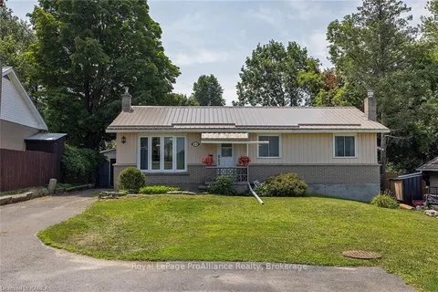 1610 JOHN COUNTER Blvd, Kingston, ON K7M 3L6