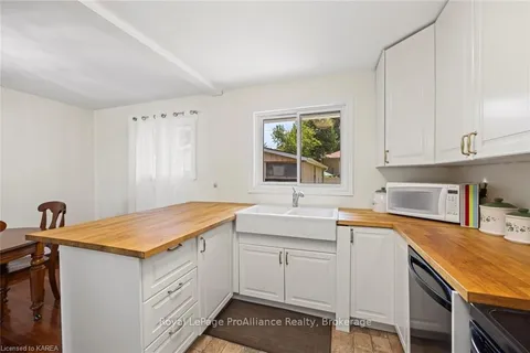 1610 JOHN COUNTER Blvd, Kingston, ON K7M 3L6