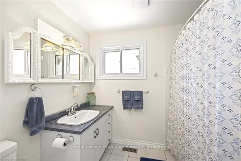 1610 JOHN COUNTER Blvd, Kingston, ON K7M 3L6