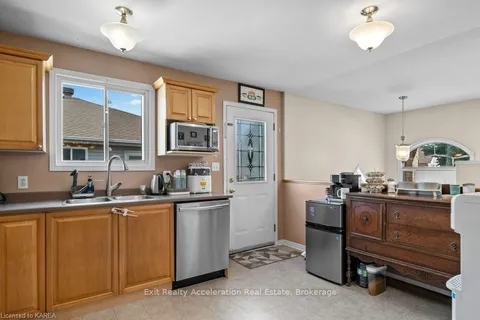 1289 BIRCHWOOD Dr, Kingston, ON K7P 2Y9