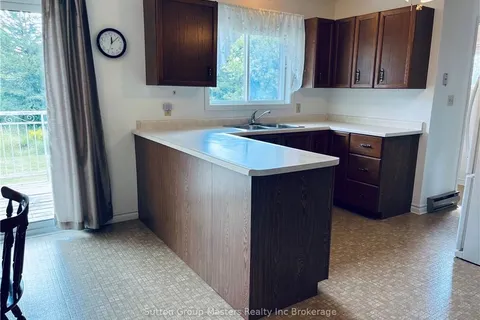 1728 FLOYD Ave, Kingston, ON K7L 4V4