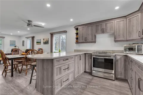 6179 NORTH SHORE Rd, South Frontenac, ON K0H 2L0