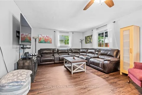 6817 38, South Frontenac, ON K0H 2W0