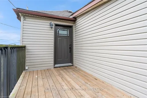 37 CANAL BANK St, Welland, ON L3B 3M8