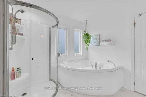 220 GARFIELD St, Gananoque, ON K7G 3G2