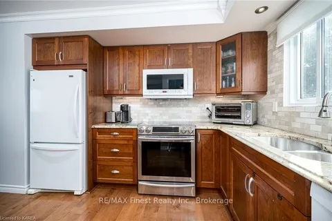 981 HUDSON Dr, Kingston, ON K7M 5K5