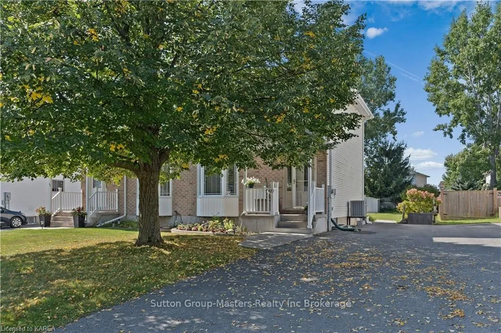 42 MCKEOWN Cres, Loyalist, ON K7N 1Y3