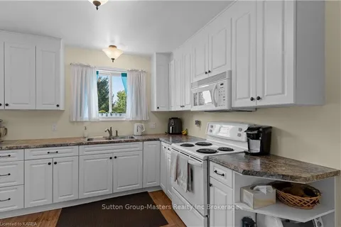 42 MCKEOWN Cres, Loyalist, ON K7N 1Y3