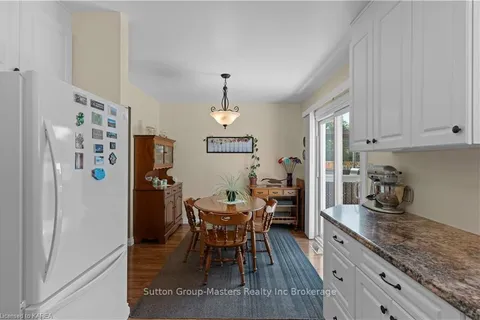 42 MCKEOWN Cres, Loyalist, ON K7N 1Y3