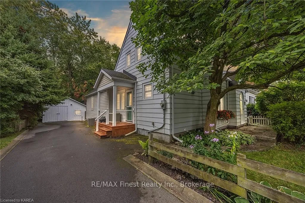 25 HELEN St, Kingston, ON K7L 4N8