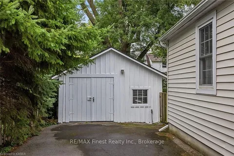 25 HELEN St, Kingston, ON K7L 4N8