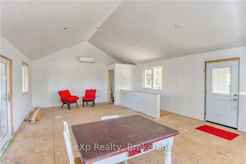 1036 HILLTOP Rd, Central Frontenac, ON K0H 2E0