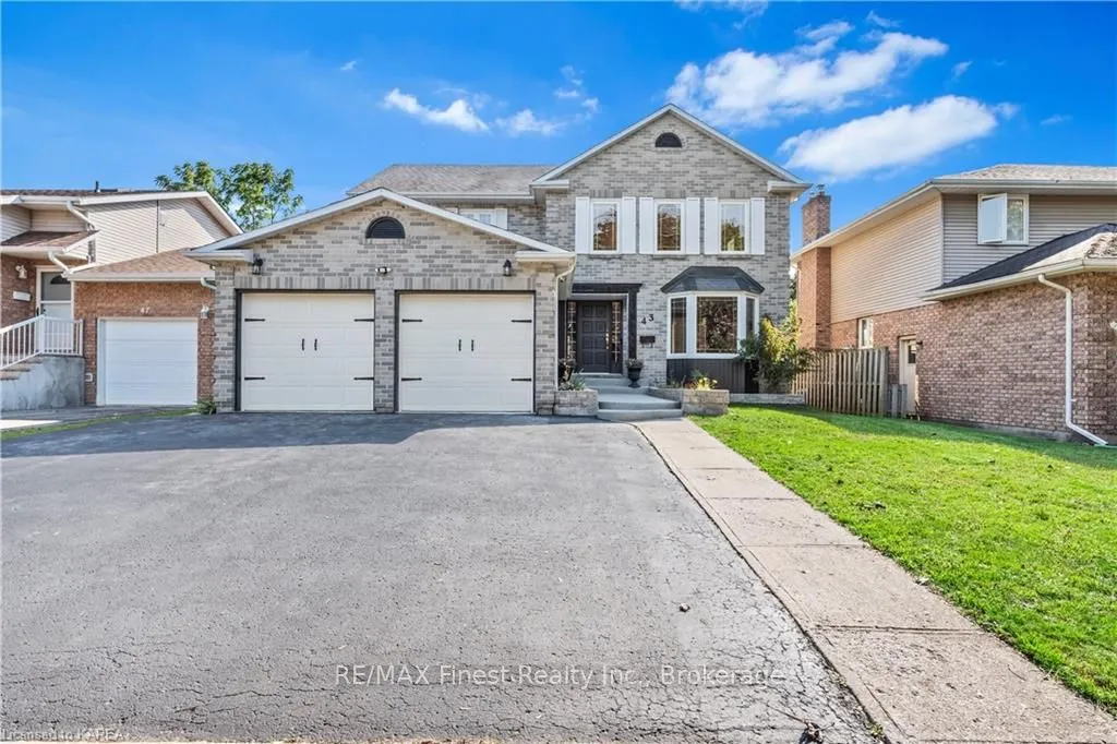 43 COLLEGEVIEW Cres, Kingston, ON K7M 7J8