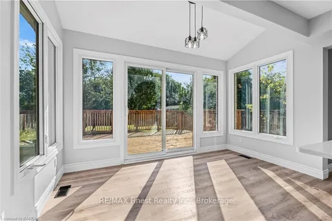 43 COLLEGEVIEW Cres, Kingston, ON K7M 7J8