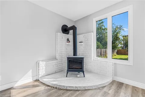 43 COLLEGEVIEW Cres, Kingston, ON K7M 7J8