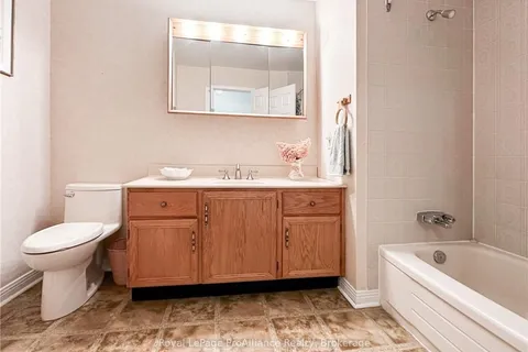 963 AUDEN PARK Dr, Kingston, ON K7M 7T6