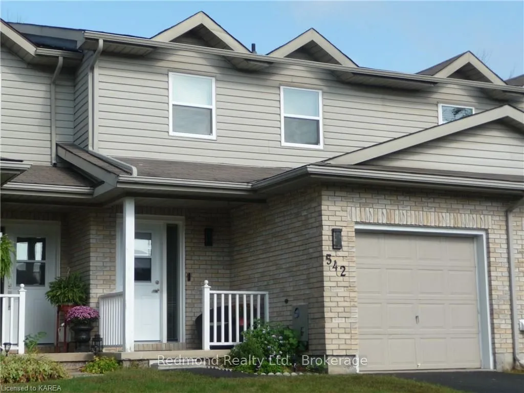 542 GARDEN St, Gananoque, ON K7G 3K2