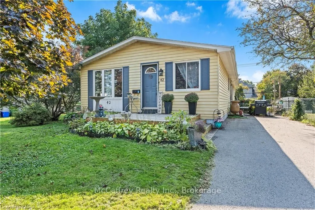 42 CLAIRTON Pl, Loyalist, ON K7N 1R7