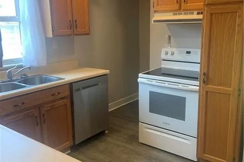 3 IVY Ave, St. Catharines, ON L2P 1Y1