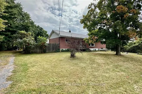 2209 PAUL Blvd, Kingston, ON K7L 4V3