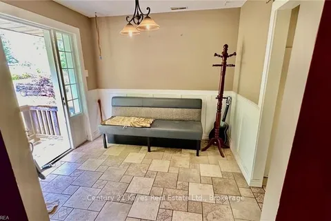 2209 PAUL Blvd, Kingston, ON K7L 4V3