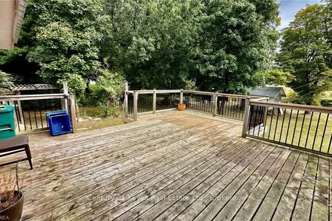 2209 PAUL Blvd, Kingston, ON K7L 4V3