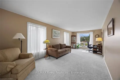 1251 LONGWOOD Terr, Kingston, ON K7P 3B9