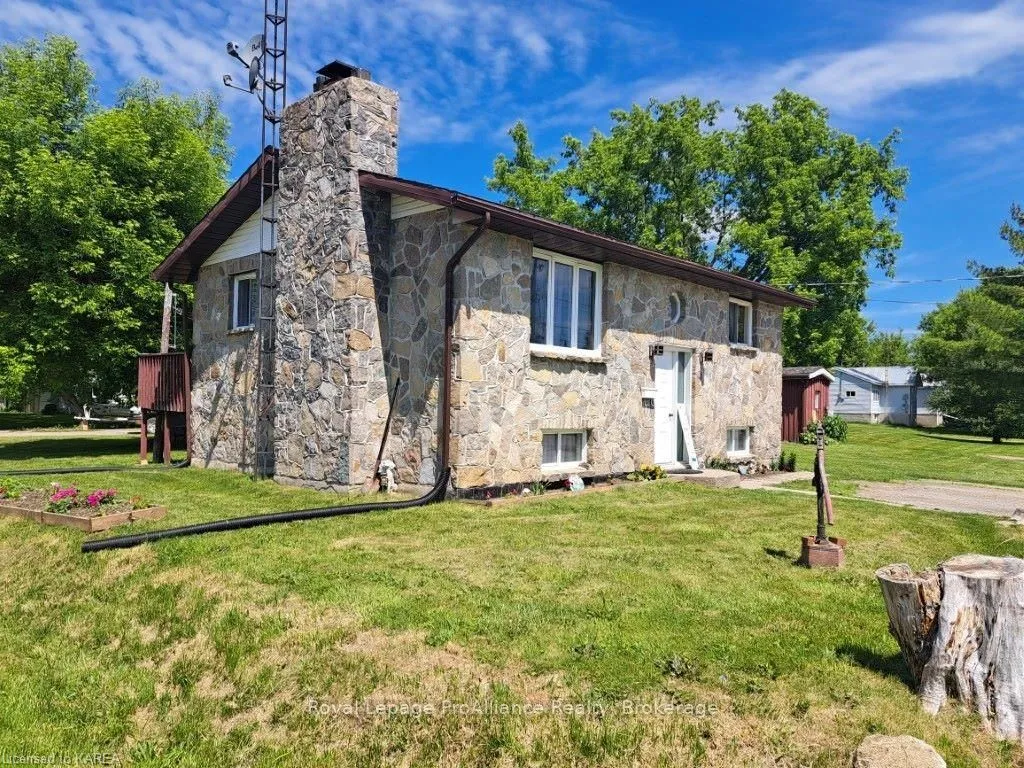 2 VICTORIA St, Elizabethtown-Kitley, ON K0E 1M0