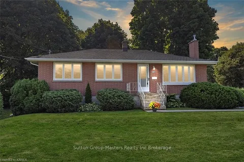 721 FRONT Rd, Kingston, ON K7M 5R6