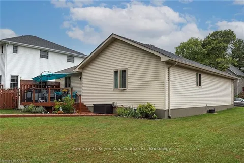 180 GARFIELD St, Gananoque, ON K7G 3G2