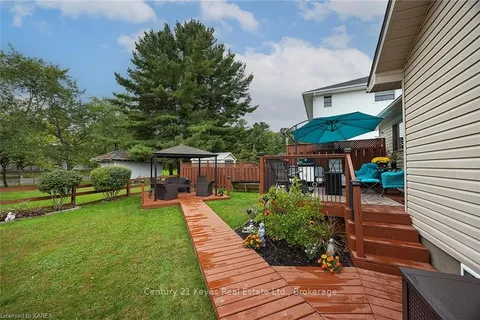 180 GARFIELD St, Gananoque, ON K7G 3G2