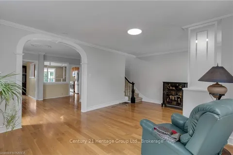 370 STONE St, Gananoque, ON K7G 2A4