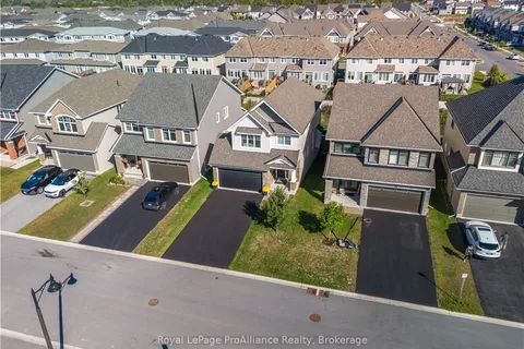 657 GWEN Ave, Kingston, ON K7P 0M2