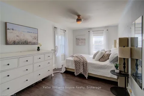 364 BROCK St, Gananoque, ON K7G 1K6