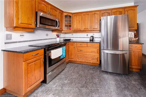 1 CLOW Crt, Front of Yonge, ON K0E 1R0